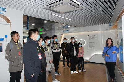 校企攜手促發(fā)展，技術(shù)交流譜新篇——電子工程學(xué)院組織畢業(yè)班學(xué)生赴陜西凌云電器集團(tuán)參觀交流